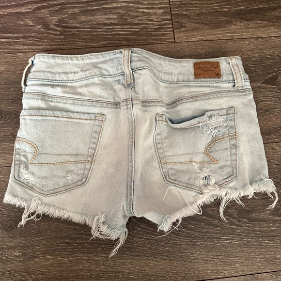 American eagle light wash distressed shorts. Size 2 - Picture 2 of 4